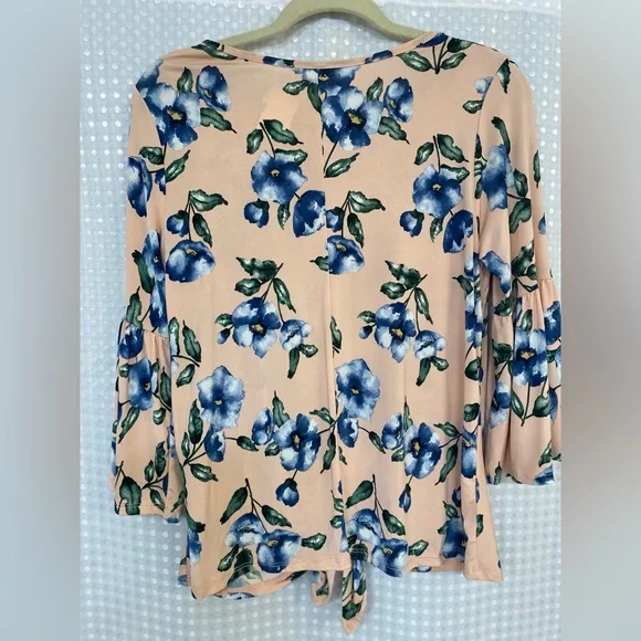 NWT Twelvemonths mauve 3/4 sleeve with floral print, knot tie in front, size L - Picture 5 of 5
